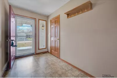 225 Sundance Trail, Capron, IL 61012 - Photo 4