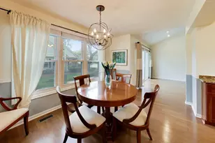 684 Regent Ln, Prospect Heights, IL 60070 - Photo 10