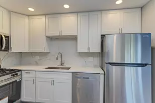 2440 Waterbury Dr, Woodridge, IL 60517 - Photo 8