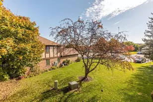 631 Cross Creek Dr, Roselle, IL 60172 - Photo 6