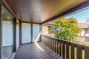 631 Cross Creek Dr, Roselle, IL 60172 - Photo 4