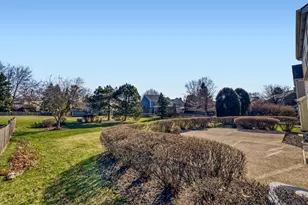 6021 Golfview Dr, Gurnee, IL 60031 - Photo 6