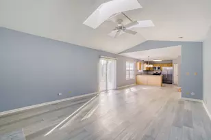 6021 Golfview Dr, Gurnee, IL 60031 - Photo 16