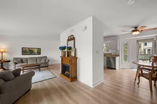 2512 Leach Dr, Naperville, IL 60564 - Photo 4