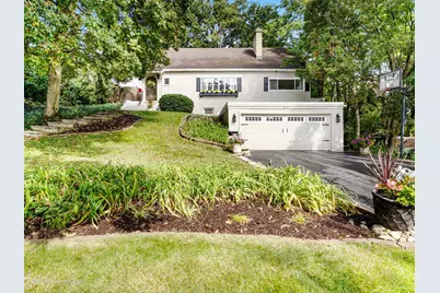 317 E Walnut Street, Hinsdale, IL 60521 - Photo 1