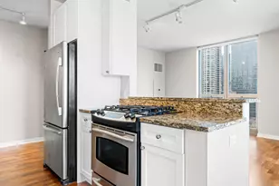 200 W Grand Ave, Chicago, IL 60654 - Photo 8