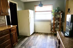 503 S 6th St, Earlville, IL 62932 - Photo 10