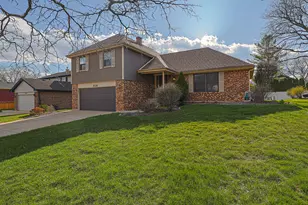 1526 Gainesboro Dr, Wheaton, IL 60189 - Photo 2