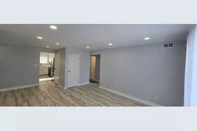 9405 Bay Colony Drive #3W, Des Plaines, IL 60016 - Photo 4