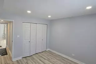 9405 Bay Colony Dr, Des Plaines, IL 60016 - Photo 8