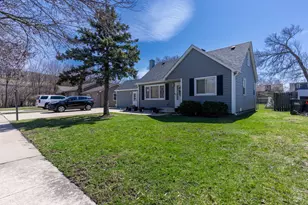 6737 104th Pl, Chicago Ridge, IL 60415 - Photo 1