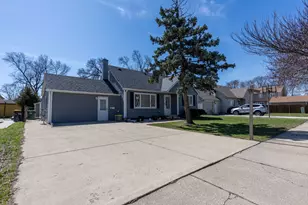 6737 104th Pl, Chicago Ridge, IL 60415 - Photo 2