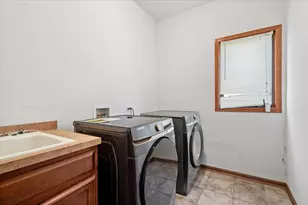 4839 W Sligo Way, Country Club Hills, IL 60478 - Photo 12