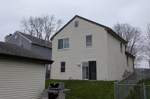 904 Britta Ln, Geneva, IL 60134 - Photo 4