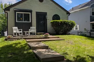 904 Britta Ln, Geneva, IL 60134 - Photo 2