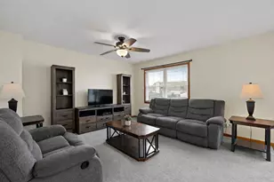 728 Carlisle Dr, Woodstock, IL 60098 - Photo 2