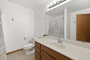 728 Carlisle Dr, Woodstock, IL 60098 - Photo 8