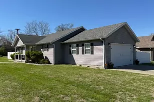 911 E Stotlar St, Herrin, IL 62848 - Photo 2
