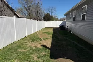 911 E Stotlar St, Herrin, IL 62848 - Photo 26