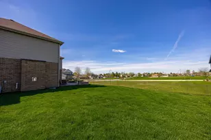 8724 Coventry Dr, Woodridge, IL 60517 - Photo 46
