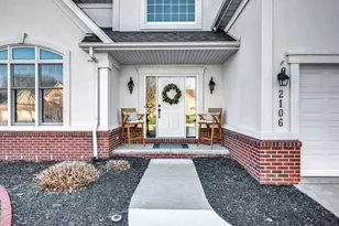 2106 Foxtail Rd, Bloomington, IL 61704 - Photo 2