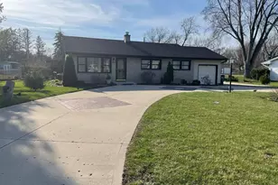 1516 Sunset Dr, Schaumburg, IL 60193 - Photo 2