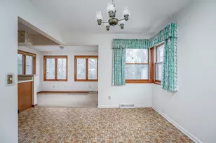 2421 4th St, Moline, IL 61265 - Photo 6