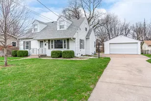 2421 4th St, Moline, IL 61265 - Photo 2