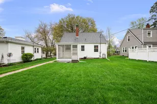 925 24th St, Moline, IL 61265 - Photo 32