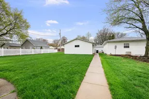 925 24th St, Moline, IL 61265 - Photo 36