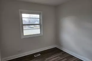 17216 Peach Grove Ln, Hazel Crest, IL 60429 - Photo 6