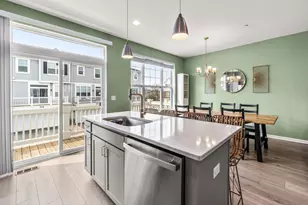 218 Timberleaf Cir, Roselle, IL 60172 - Photo 10