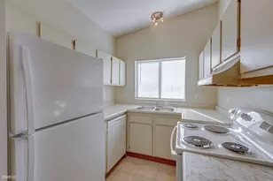 431 Berkshire Dr, Crystal Lake, IL 60014 - Photo 8