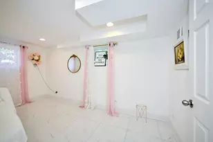 4828 W Berwyn Ave, Chicago, IL 60630 - Photo 12