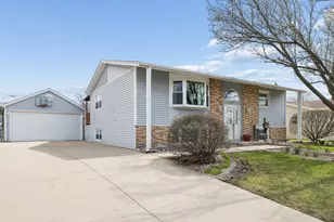 15257 Rob Roy Dr, Oak Forest, IL 60452 - Photo 2