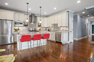 2752 W Argyle St, Chicago, IL 60625 - Photo 8