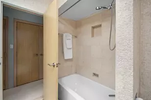 2100 N Lincoln Park W, Chicago, IL 60614 - Photo 12