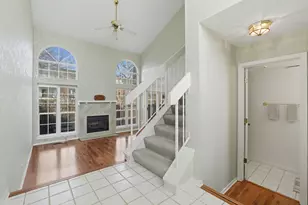 718 Sturnbridge Ln, Schaumburg, IL 60173 - Photo 2