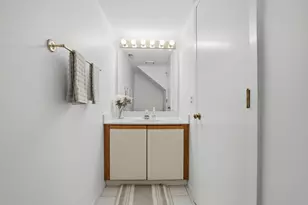 718 Sturnbridge Ln, Schaumburg, IL 60173 - Photo 4