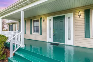 1402 E Indiana Ave, Pontiac, IL 61764 - Photo 2