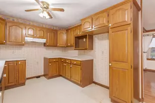 1402 E Indiana Ave, Pontiac, IL 61764 - Photo 8