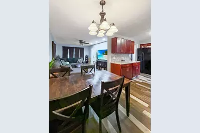 817 W Empire Street, Freeport, IL 61032 - Photo 8