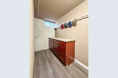 817 W Empire Street, Freeport, IL 61032 - Photo 26