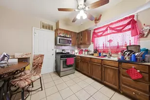 1025 N Trumbull Ave, Chicago, IL 60651 - Photo 12