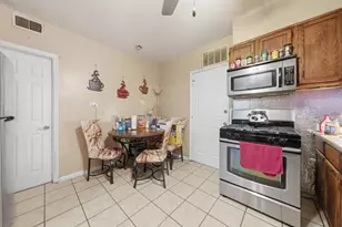 1025 N Trumbull Ave, Chicago, IL 60651 - Photo 10