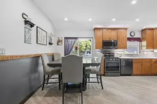 1106 Maple Ct, Lockport, IL 60441 - Photo 8