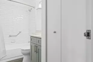 3660 N Lake Shore Dr, Chicago, IL 60613 - Photo 12