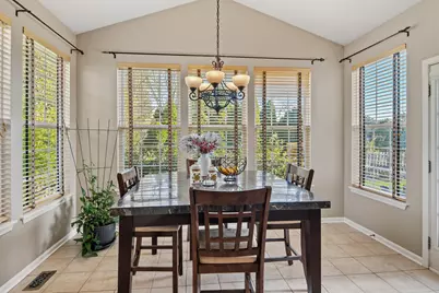 654 Easton Lane, Elk Grove Village, IL 60007 - Photo 14
