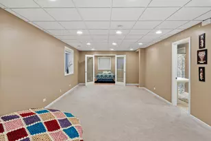 654 Easton Ln, Elk Grove Village, IL 60007 - Photo 22