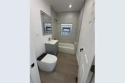 10426 S Calhoun Avenue, Chicago, IL 60617 - Photo 12